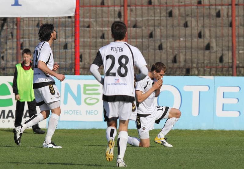 Football. Bytom Ekstraklasa. Polonia Bytom - Polonia Warszawa. 16.04.2011