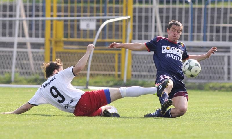 Football. I liga. Odra Wodzislaw - Kolejarz Stroze. 23.04.2011