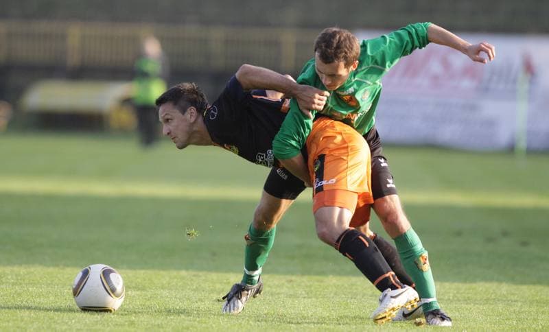 Football. Bytom I liga. Ruch Radzionkow - KSZO Ostrowiec. 02.10.2010