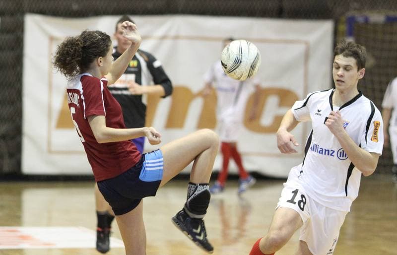Handball. Charytatywny Mecz. NMC Powen Zabrze - Gornik Zabrze. 16.01.2011