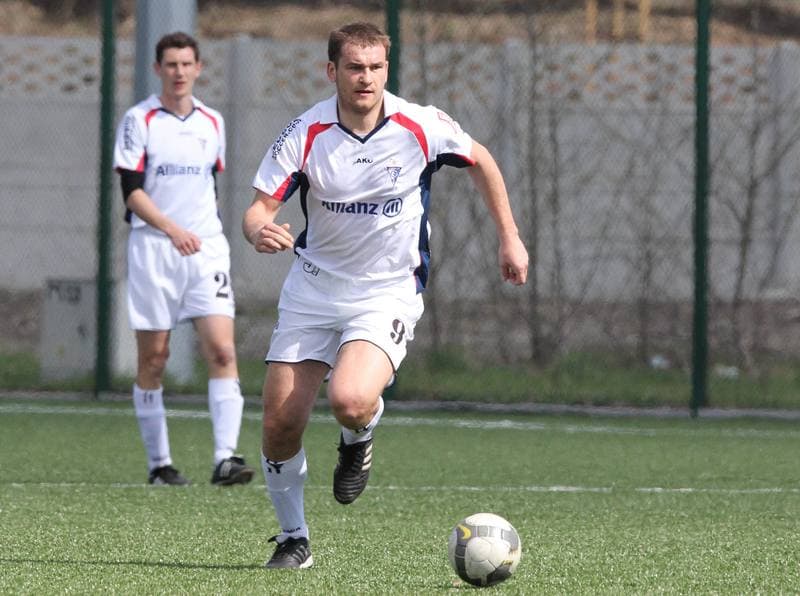 Football. B klasa. Gornik II Zabrze - Piast Pawlow. 10.04.2011