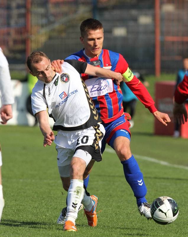 Football. Bytom Ekstraklasa. Polonia Bytom - Polonia Warszawa. 16.04.2011