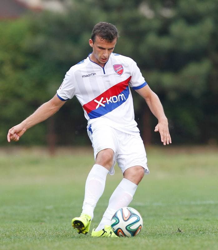Football. II Liga. Nadwislan Gora - Rakow Czestochowa. 09.08.2015