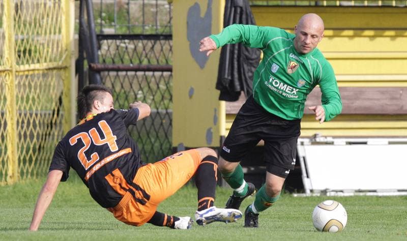 Football. Bytom I liga. Ruch Radzionkow - KSZO Ostrowiec. 02.10.2010