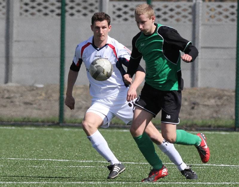 Football. B klasa. Gornik II Zabrze - Piast Pawlow. 10.04.2011