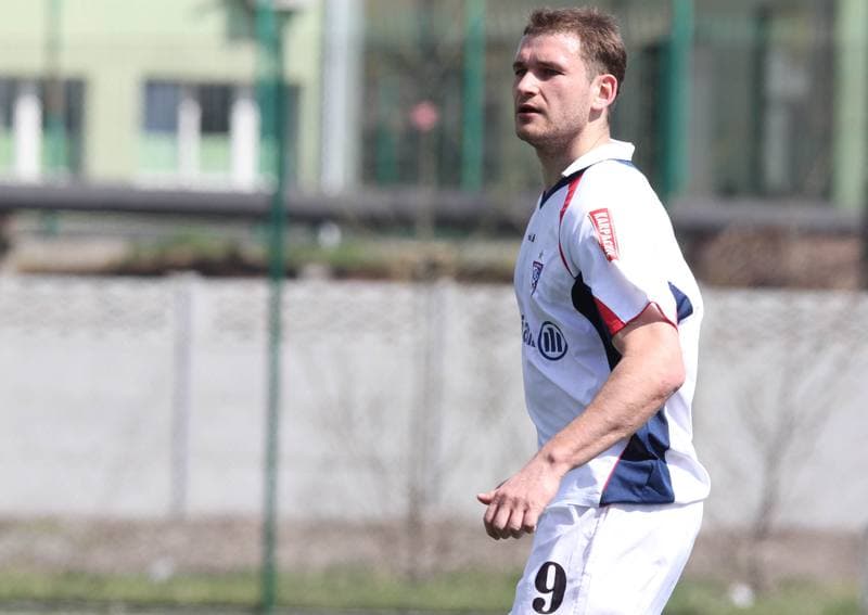 Football. B klasa. Gornik II Zabrze - Piast Pawlow. 10.04.2011