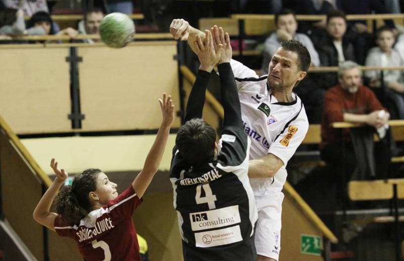 Handball. Charytatywny Mecz. NMC Powen Zabrze - Gornik Zabrze. 16.01.2011