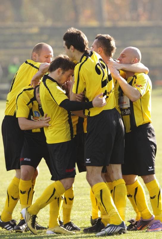 Football. Bytom I liga. Ruch Radzionkow - Piast Gliwice. 30.10.2010