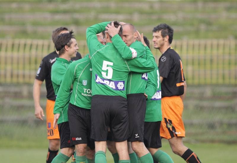 Football. Bytom I liga. Ruch Radzionkow - KSZO Ostrowiec. 02.10.2010