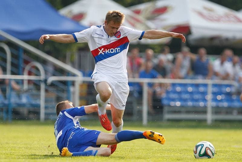 Football. II Liga. Nadwislan Gora - Rakow Czestochowa. 09.08.2015