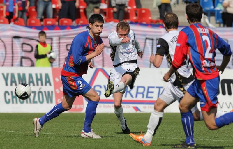 Football. Bytom Ekstraklasa. Polonia Bytom - Polonia Warszawa. 16.04.2011